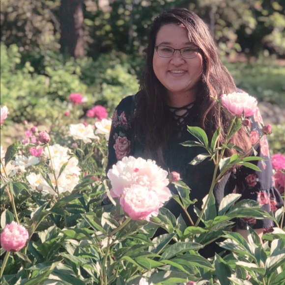 Meet your Posher, Natalie - Picture 2 of 5